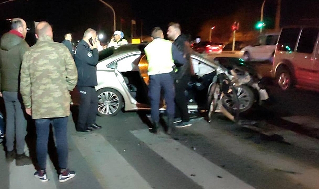 Tekirdağ'da minibüs ile otomobil çarpıştı: 20 yaralı