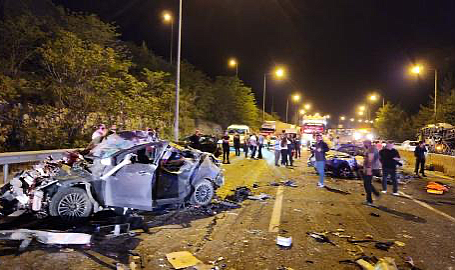 Adana'da 13 aracın karıştığı zincirleme trafik kazası: 7 ölü, 7 yaralı