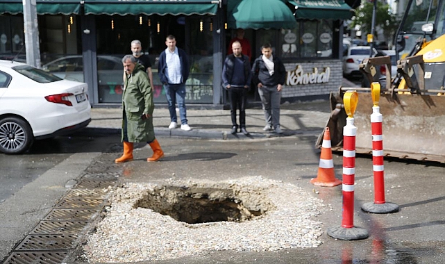 Ankara'da sağanak nedeniyle yol çöktü