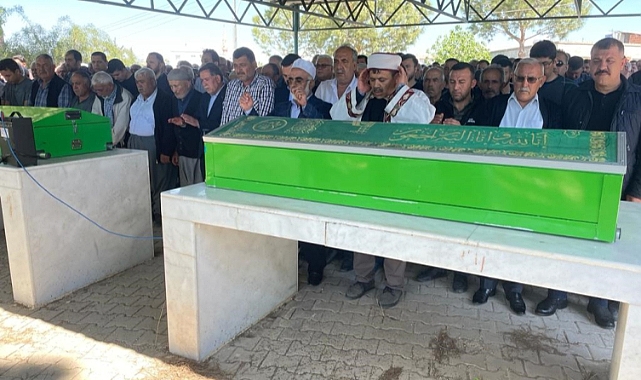 Annesinin ve kız kardeşinin cenaze namazını gözyaşlarıyla kıldırdı