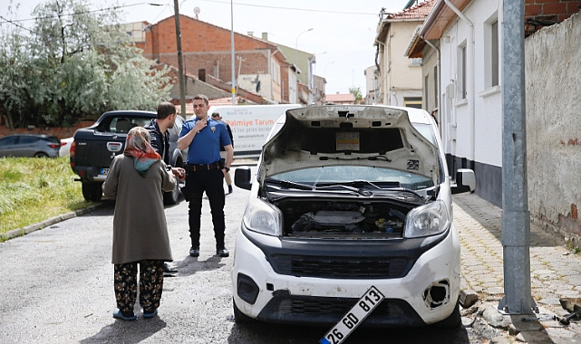 Aydınlatma direğine yıldırım isabet etti: 100 evin elektrik tesisatı zarar gördü