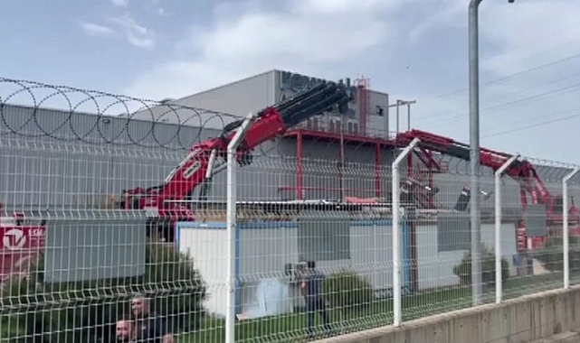 Bursa’da fabrikada vinç devrildi; Ölü ve ağır yaralılar var…