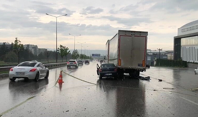 Bursa’da otomobil TIR’ın altına girdi: 1 ölü