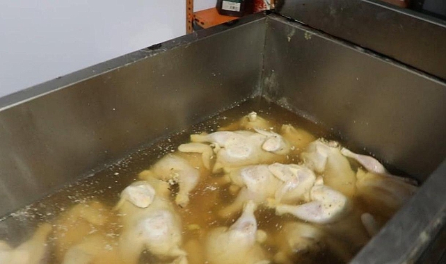 Çamaşır suyuna batırılmış 500 kilo bozuk tavuk eti bulundu