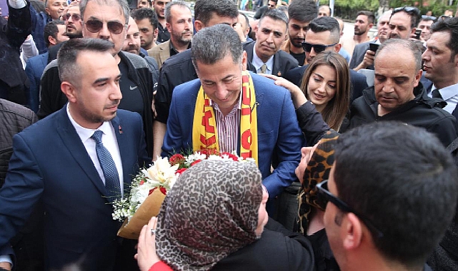 Cumhurbaşkanı adayı Sinan Oğan, Kayseri'de ziyaretlerde bulundu