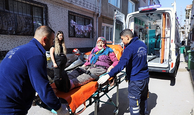 Ambulansla okula, sedye ile sandığa