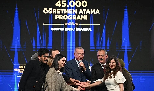 Cumhurbaşkanı Erdoğan: Tek kalemde cumhuriyet tarihimizin en büyük öğretmen atamasını gerçekleştiriyoruz