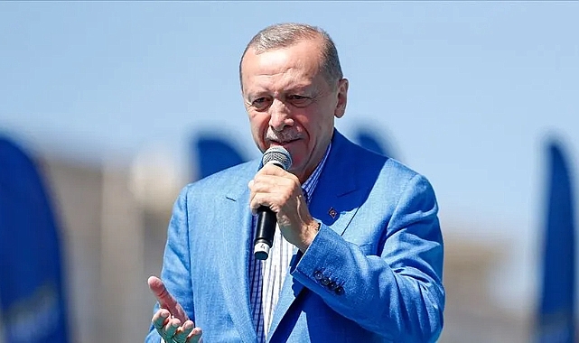 Cumhurbaşkanı Recep Tayyip Erdoğan, Mersin Millet Bahçesi'nde düzenlenenen mitingde konuşuyor.