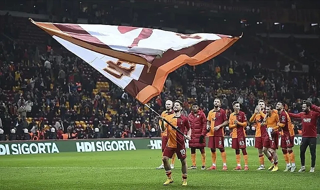Galatasaray şampiyonluk maçında... Maç başladı