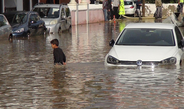 Meteoroloji saat verdi: İzmir ve Manisa'ya gök gürültülü sağanak geliyor