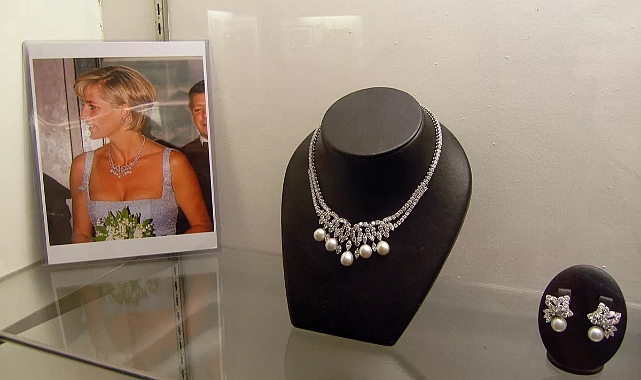 Prenses Diana'nın katıldığı son etkinlikte taktığı mücevherler açık artırmaya çıkıyor