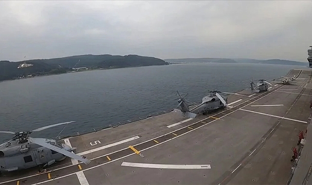 TCG Anadolu, Çanakkale Şehitler Abidesi'ni selamladı