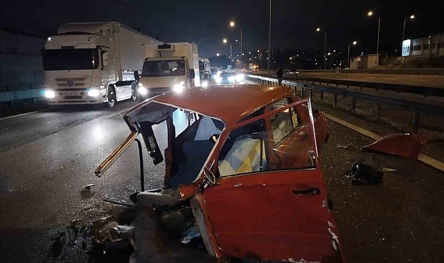 TEM Otoyolunda feci kaza: Araç ikiye bölündü