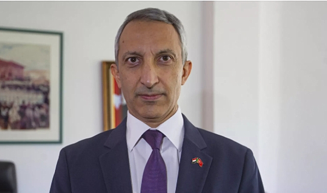 Türkiye'nin Hartum Büyükelçisi Çobanoğlu'nun aracına ateş açıldı