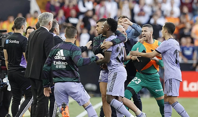 Valencia, Vinicius Junior'a ırkçı hareketlerde bulunan taraftarları ömür boyu seyirden men etti