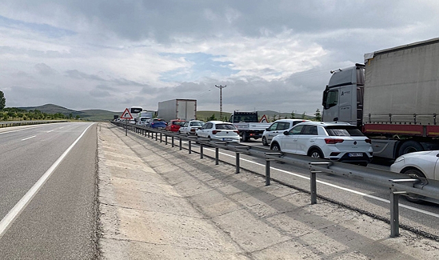 Afyon-Konya yolunda ulaşım tek şeritten sağlanmaya başlandı