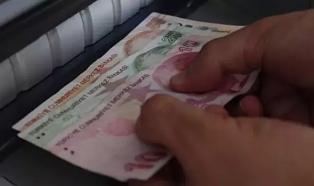 AK Parti'den asgari ücret ve memur maaşı açıklaması