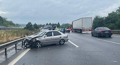 Anadolu Otoyolu'nda zincirleme kaza: 10 araç birbirine girdi