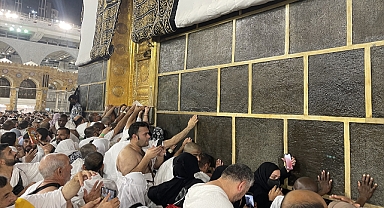 Beytullah'a yüz sürmek hacıların en büyük hayali