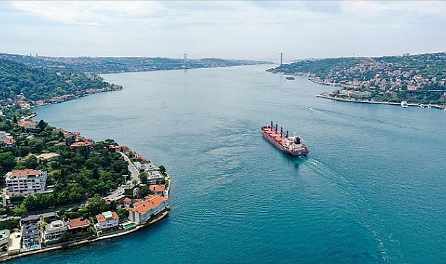 Boğazlardan zamlı gemi geçiş tarifesi yarın başlıyor