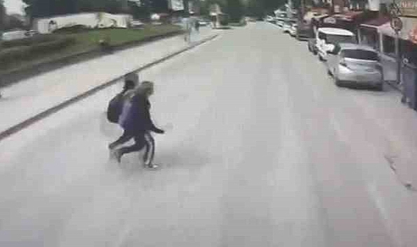 Bursa'da öğrencilerin ölümden döndüğü anlar kamerada
