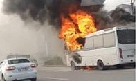 Bursa'da servis midibüsü alev alev yandı