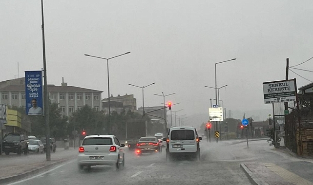 Bursa'da şiddetli yağış hayatı felç etti
