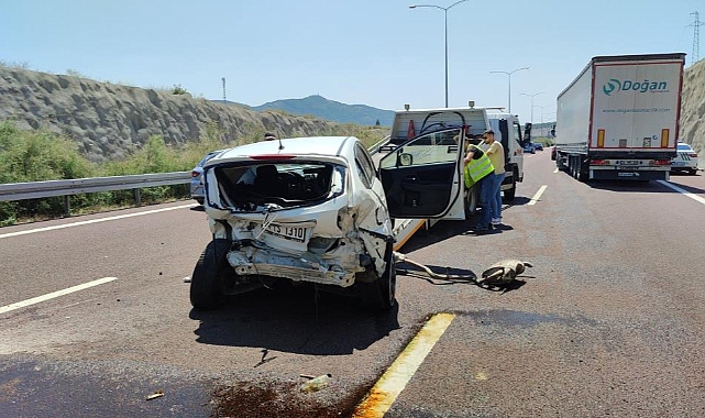 Otoyoldaki feci kaza araç kamerasında... Bursa'da trafikte makas atan araç önündeki otomobile çarptı.