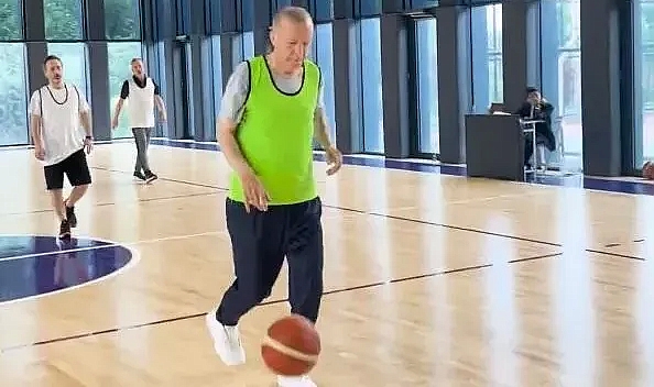 Cumhurbaşkanı Erdoğan basketbol maçı yaptı