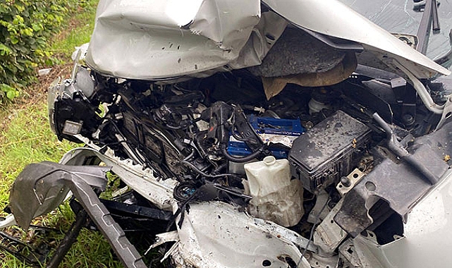 Düzce'de cip ile otomobil kafa kafaya çarpıştı: 4 yaralı