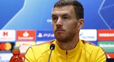 Fenerbahçe, Dzeko'yla yıllık 4 milyon 200 bin Euro'ya 2 yıllık sözleşme imzalandığını açıkladı
