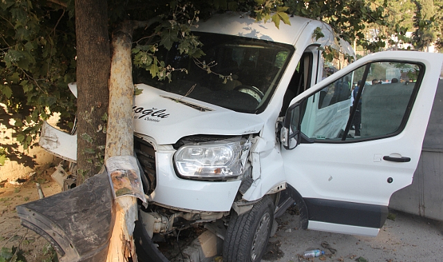 Hatay'da freni arızalanan kamyon minibüse çarptı: 3 asker yaralandı