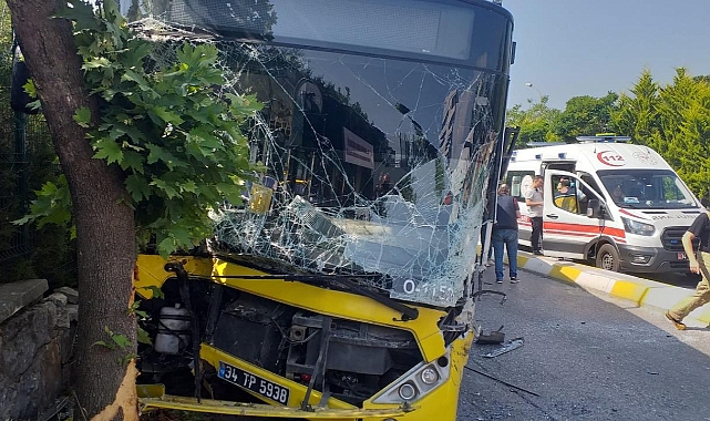 İETT otobüsü ile otomobil çarpıştı: 4 yaralı