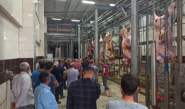 İnegöl'de 45 kurban kesim kursiyeri sertifikasını aldı