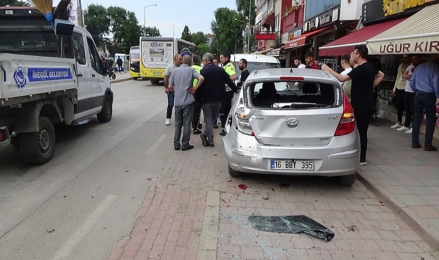 İnegöl'de otobüsün çarptığı 2 öğrenci yaralandı