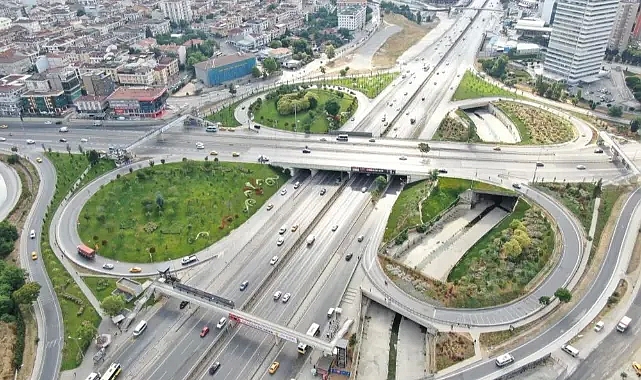 İstanbul'da alışılmadık pazartesi: Yollar boş kaldı