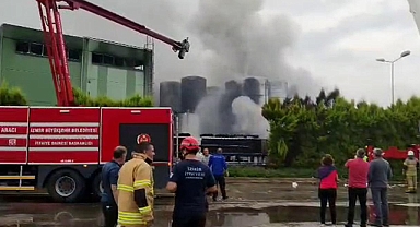 İzmir'de yıldırım düştü, fabrikada yangın çıktı