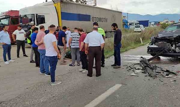 Jip tıra arkadan çarptı 1 yaralı