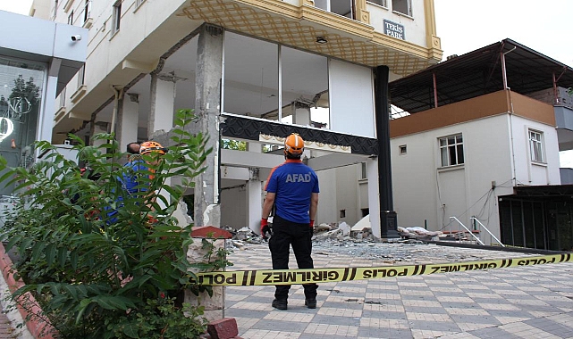 Kahramanmaraş'ta ağır hasarlı binadaki asansörün düşmesi sonucu bir kişi öldü