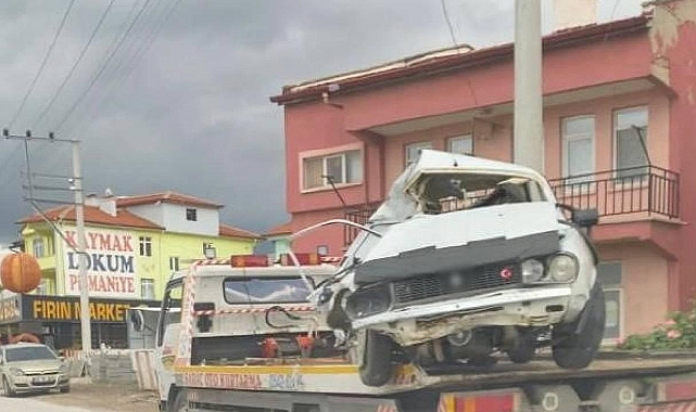 Kamyonet ile otomobil çarpıştı: 1 kişi hayatını kaybetti, 4 kişi yaralı