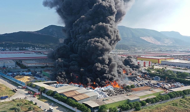 Manisa'daki fabrika yangını 16'ncı saatinde