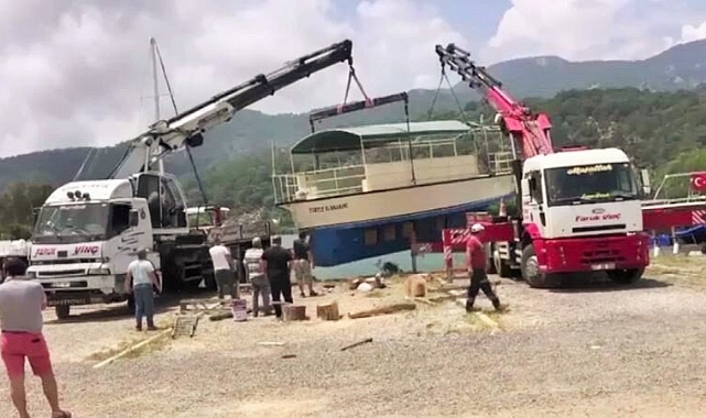 Muğla'da suya indirilmek istenen teknenin zinciri koptu