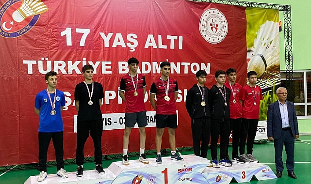 Osmangazili badmintoncudan altın madalya