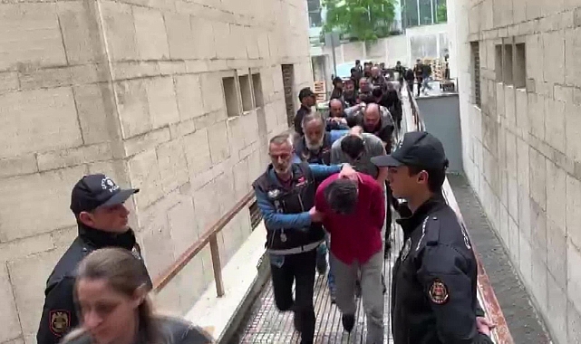 Şafak vakti koçbaşlarıyla özel harekat girdi, narkotik köpeği Truva buldu...29 tutuklama