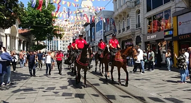 Taksim'de atlı polis denetimi