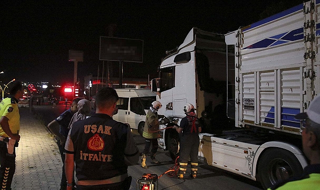 Uşak'ta araçlara çarpıp