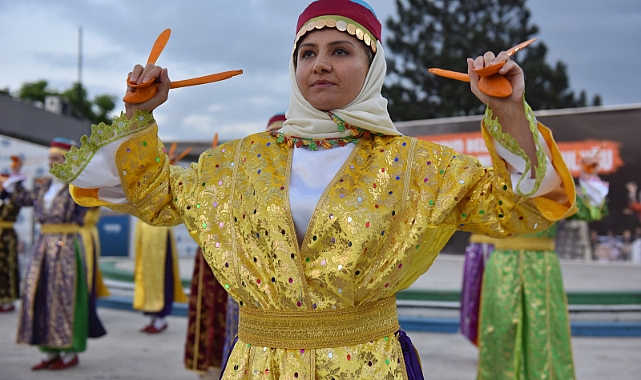 Yıldırım'da erguvan coşkusu