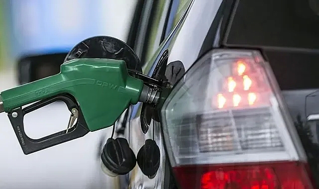 Benzine büyük zam yolda: Bu gece yarısından itibaren geçerli olacak