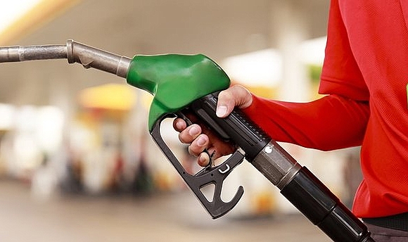 Benzine yeniden büyük zam