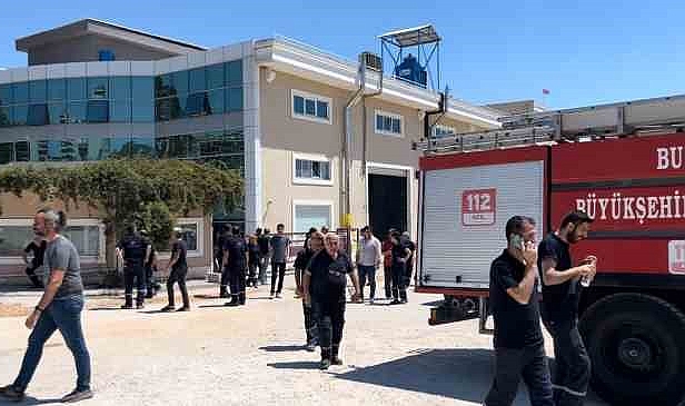 Bursa’da korkutan fabrika yangını: 3 işçi dumandan etkilendi